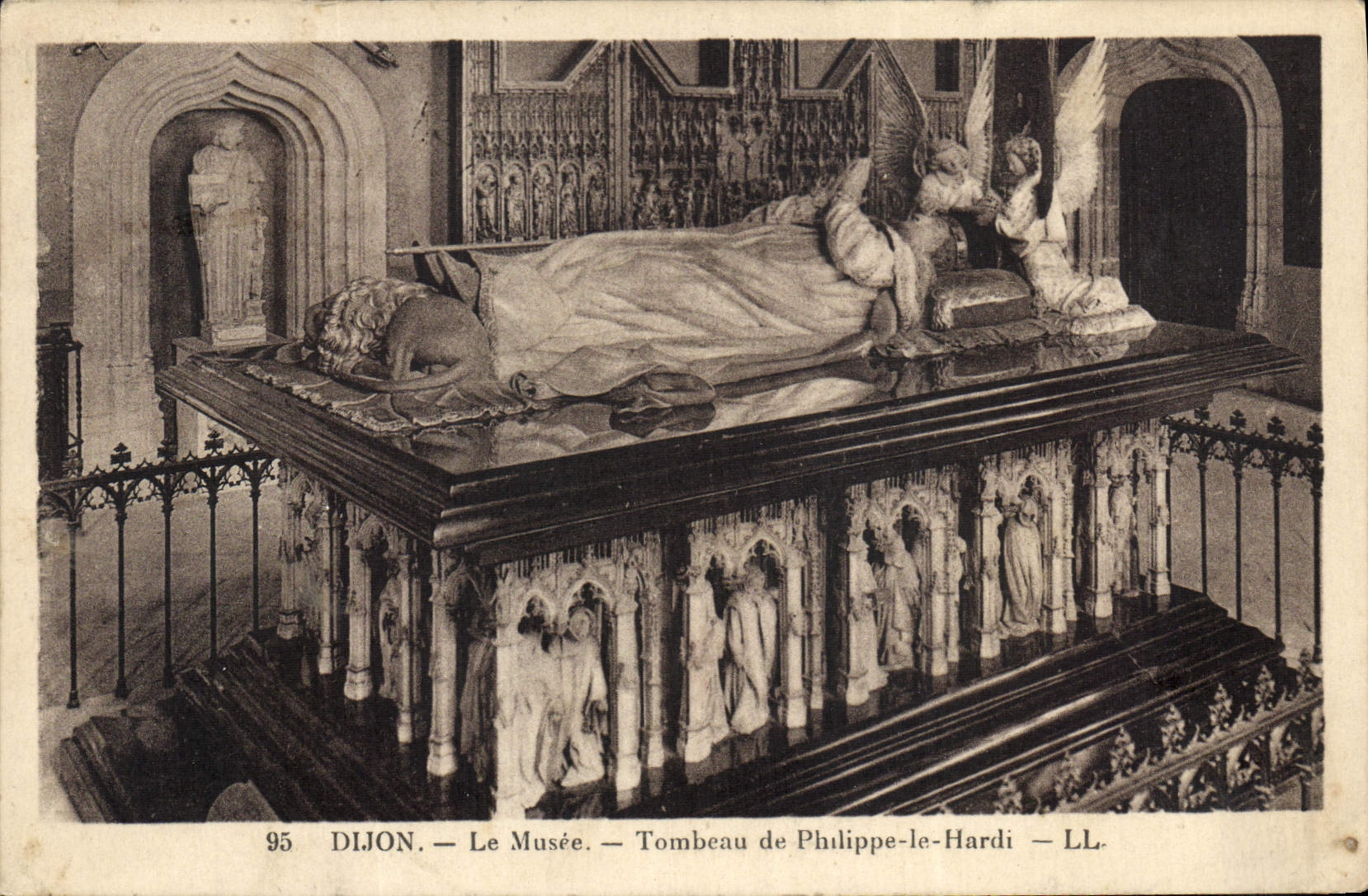 CPA Dijon Le Musee Tombeau de Philippe le Hardi