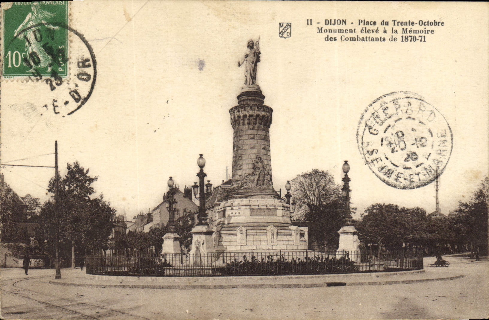 CPA Dijon Place du Trente Octobre Monument eleve a l Memoire des Combattants de 1870 71