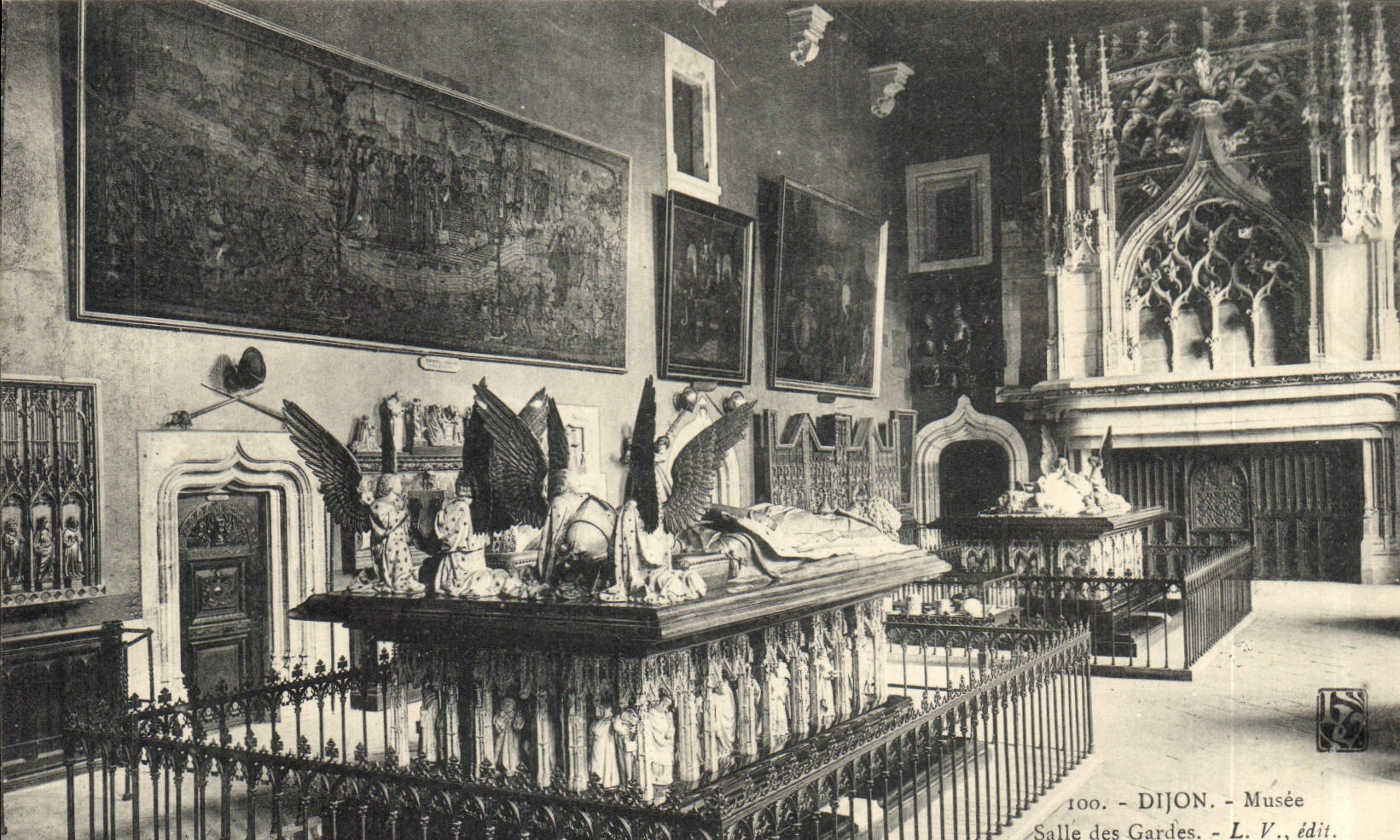 CPA Dijon Musee Salle des Gardes 