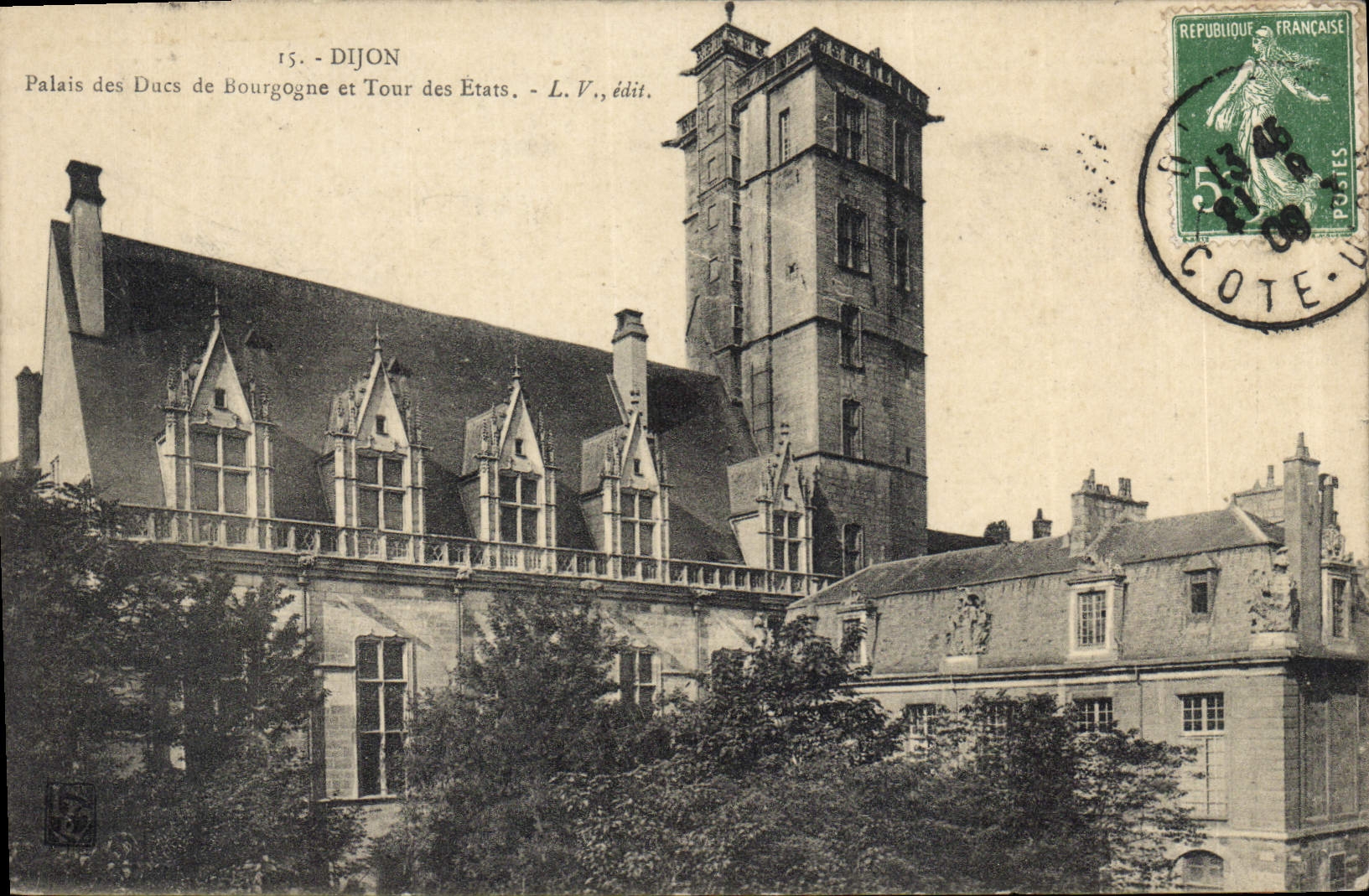 CPA Dijon Palais des Ducs de Bourgogne et Tour des Etats