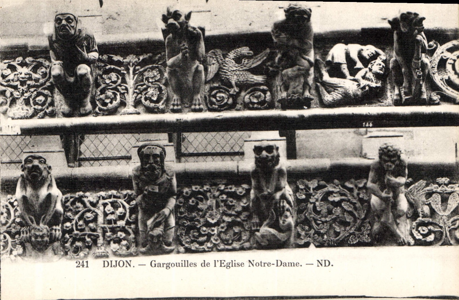 CPA Dijon Gargouilles de l'Eglise Notre Dame 