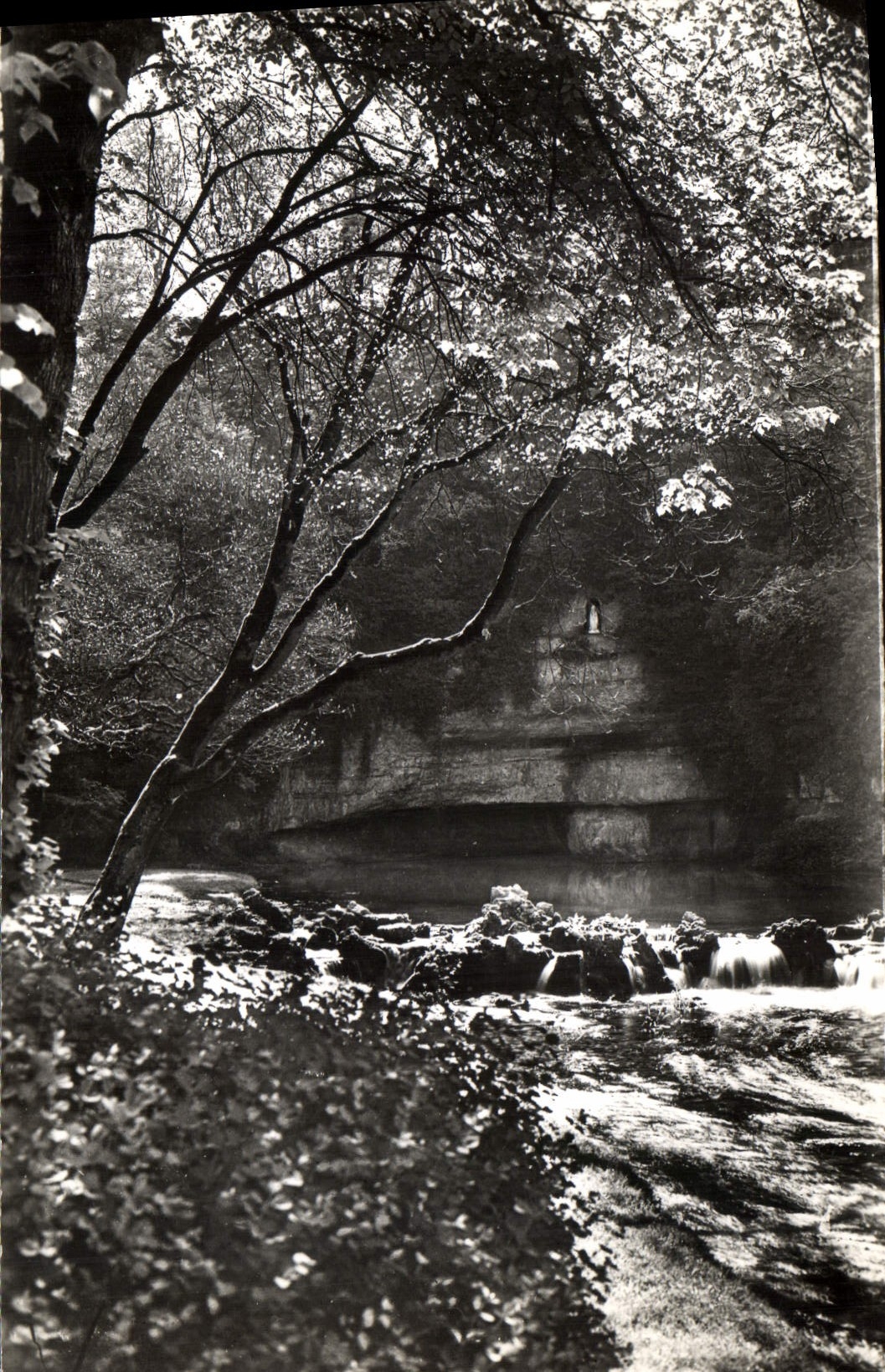 CPA Chatillon sur Seine C d Or Source de la Douix 