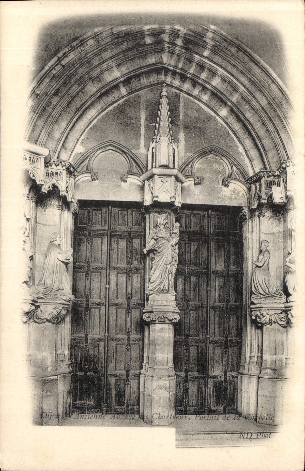 CPA Dijon Ancienne Abbaye de Chartreux Portail de la Chapelle