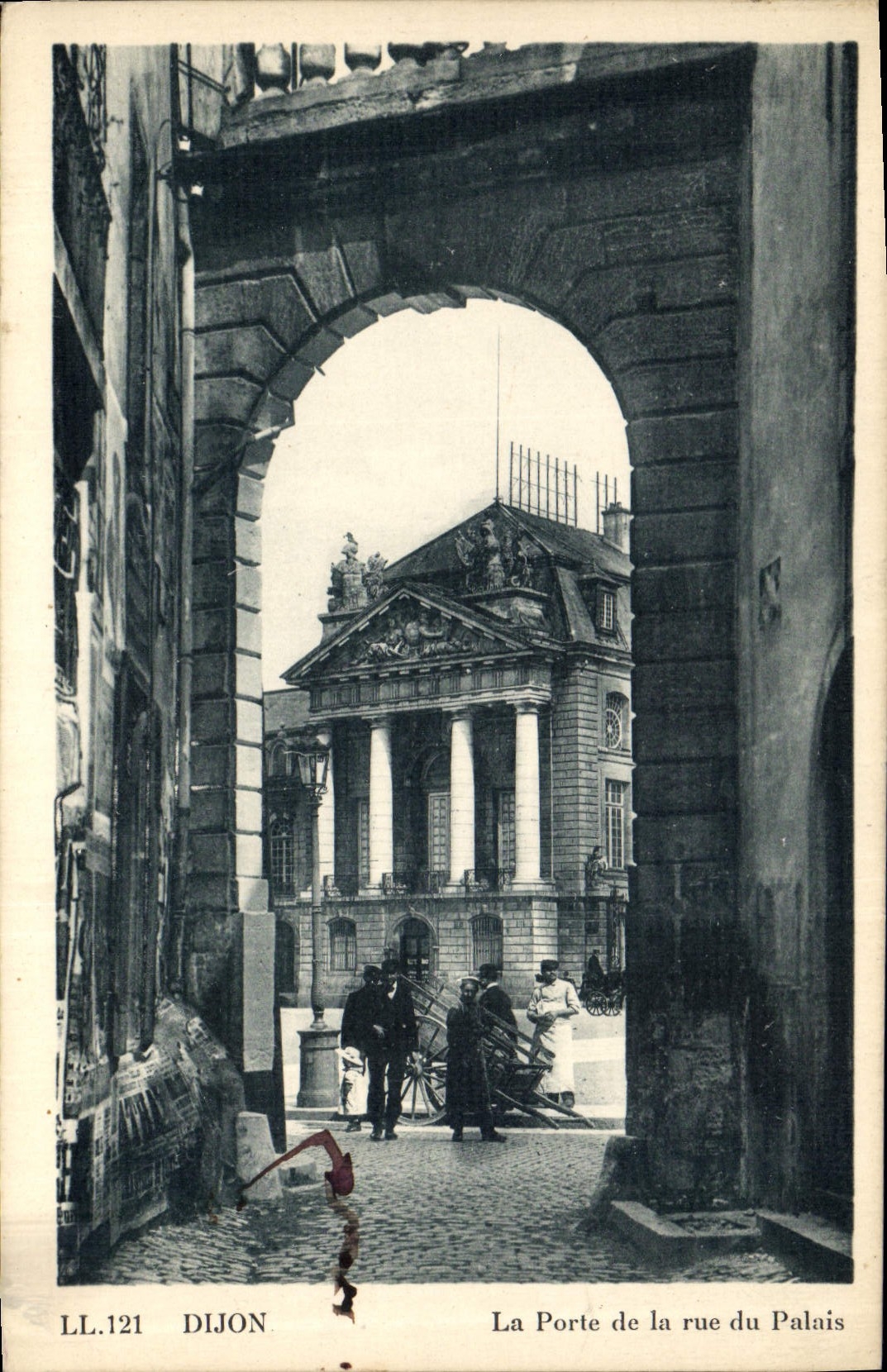 CPA Dijon La Porte de la rue du Palais 