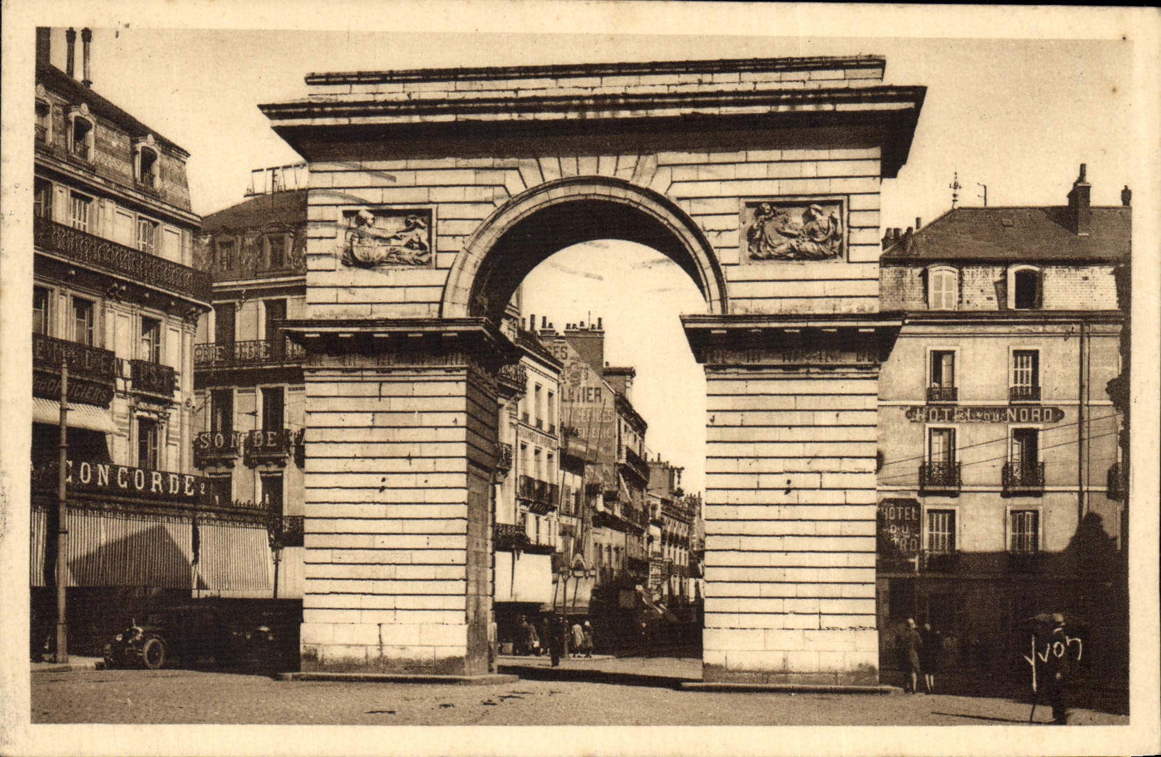 CPA Dijon Cote d'Or Porte Guillaume 