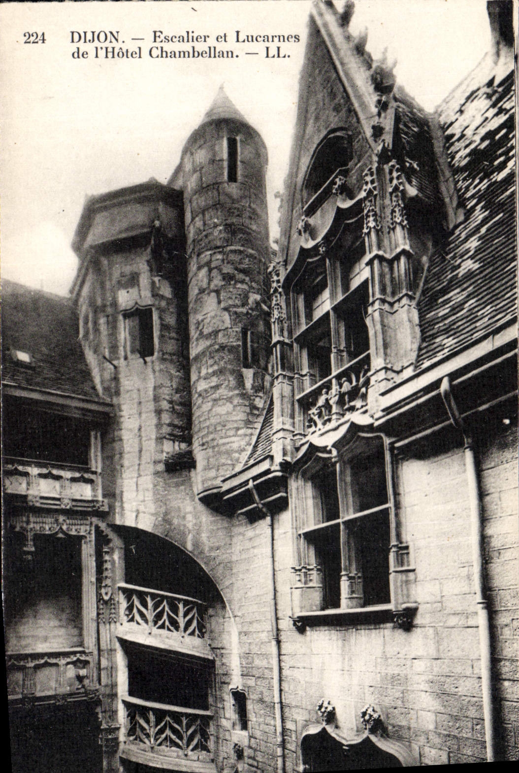 CPA Dijon Escalier et Lucarnes de l'Hotel Chambellan