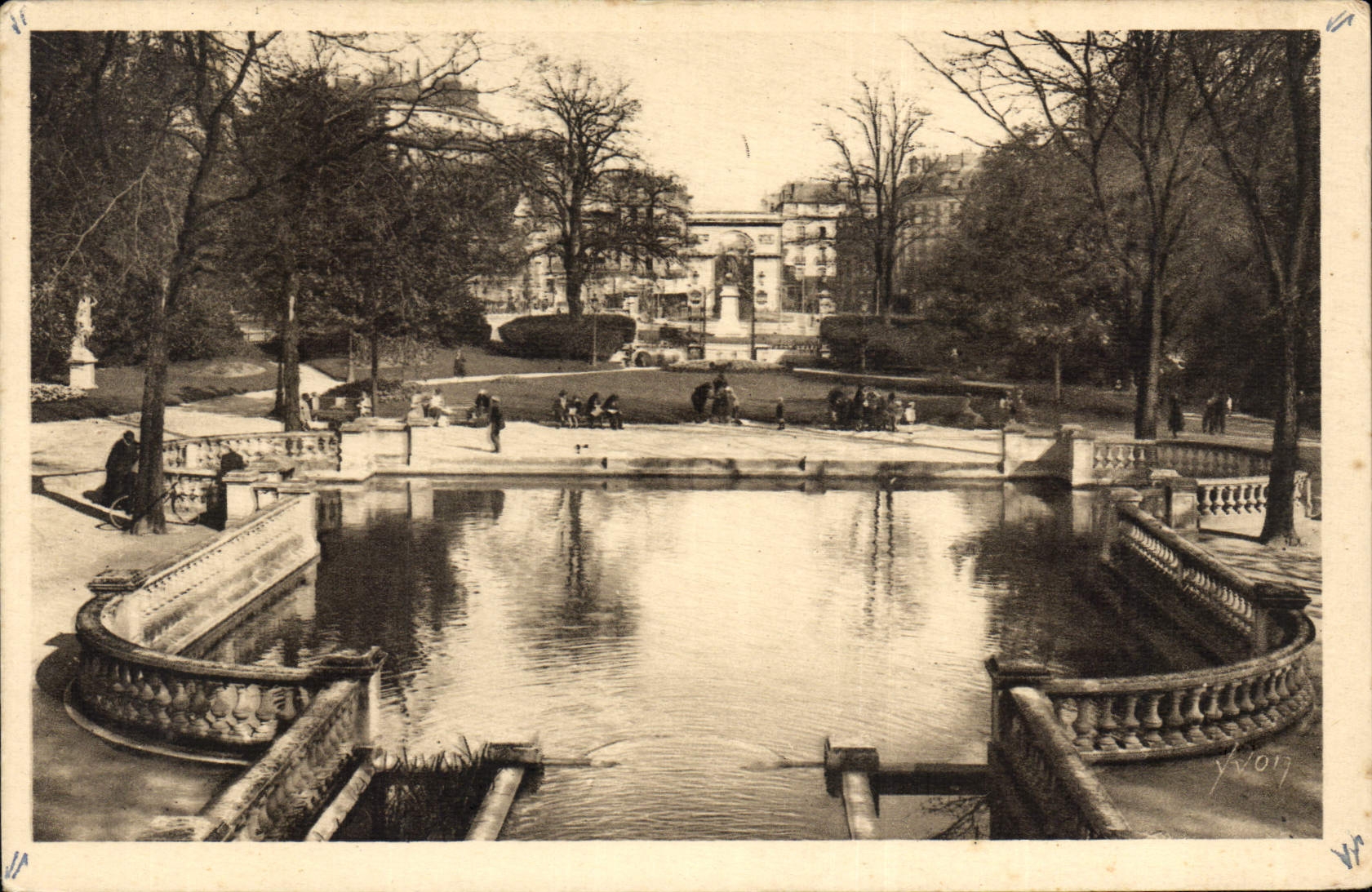 CPA Dijon Cote d'Or Chateau d'Eau et Place d'Arcy 