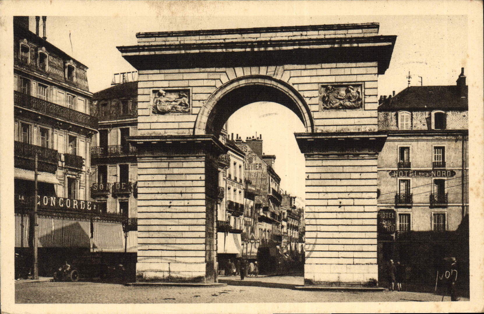 CPA Dijon Cote d'Or Porte Guillaume 