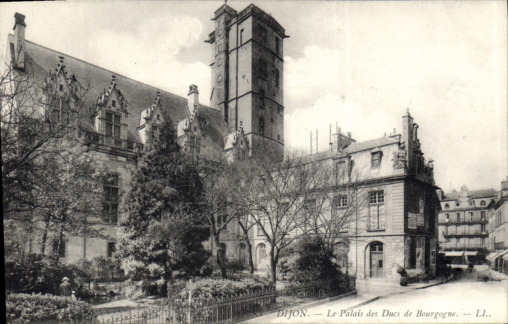 CPA Dijon Le Palais des Ducs de Bourgogne 