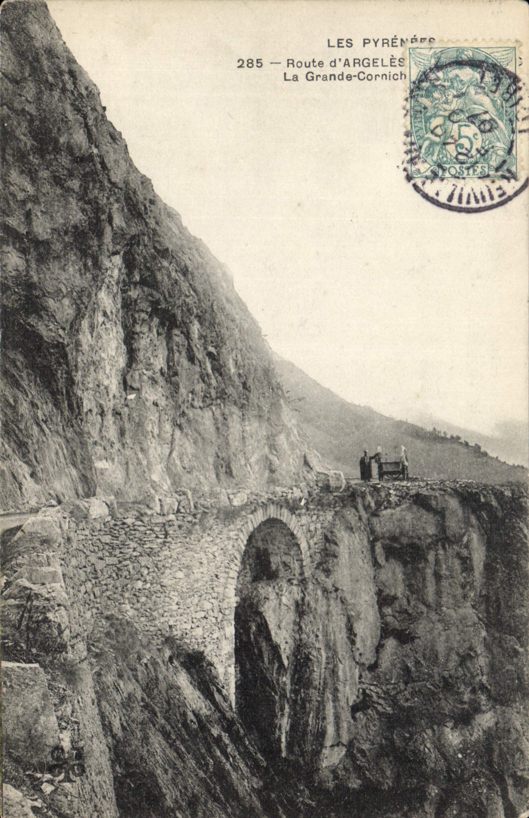 CPA Les Pyrenees Route d'Argeles 