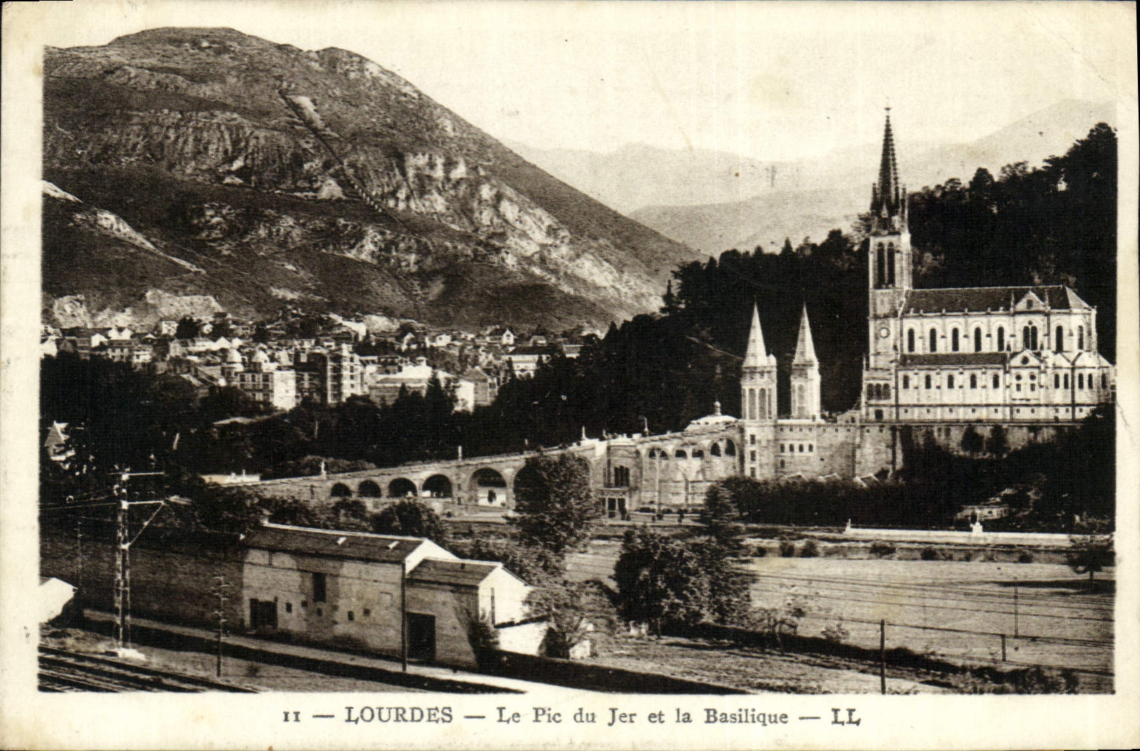 CPA Lourdes Le Pic du Jer et la Basilique 