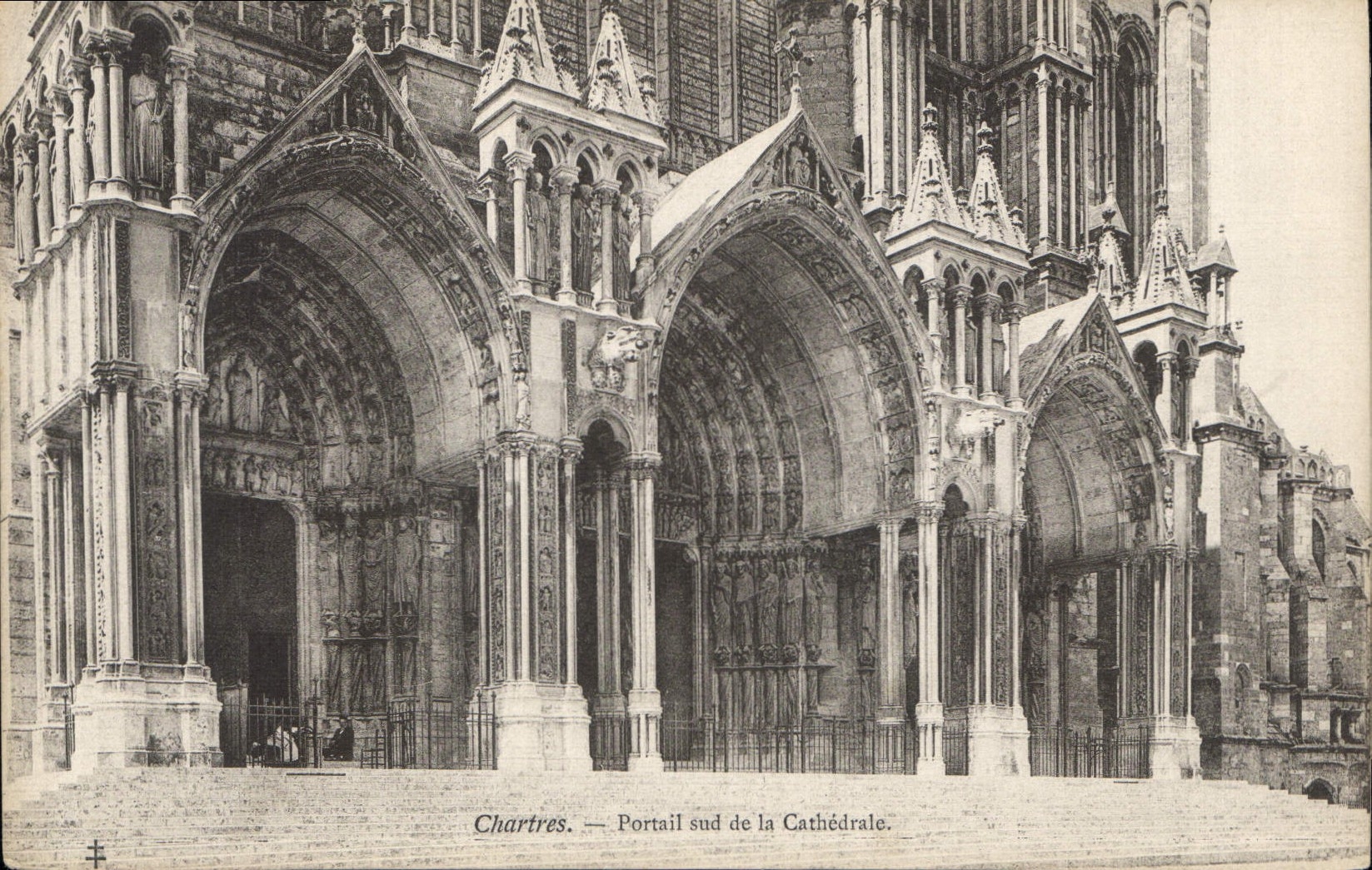 CPA Chartres Portail sur de la Cathedrale 