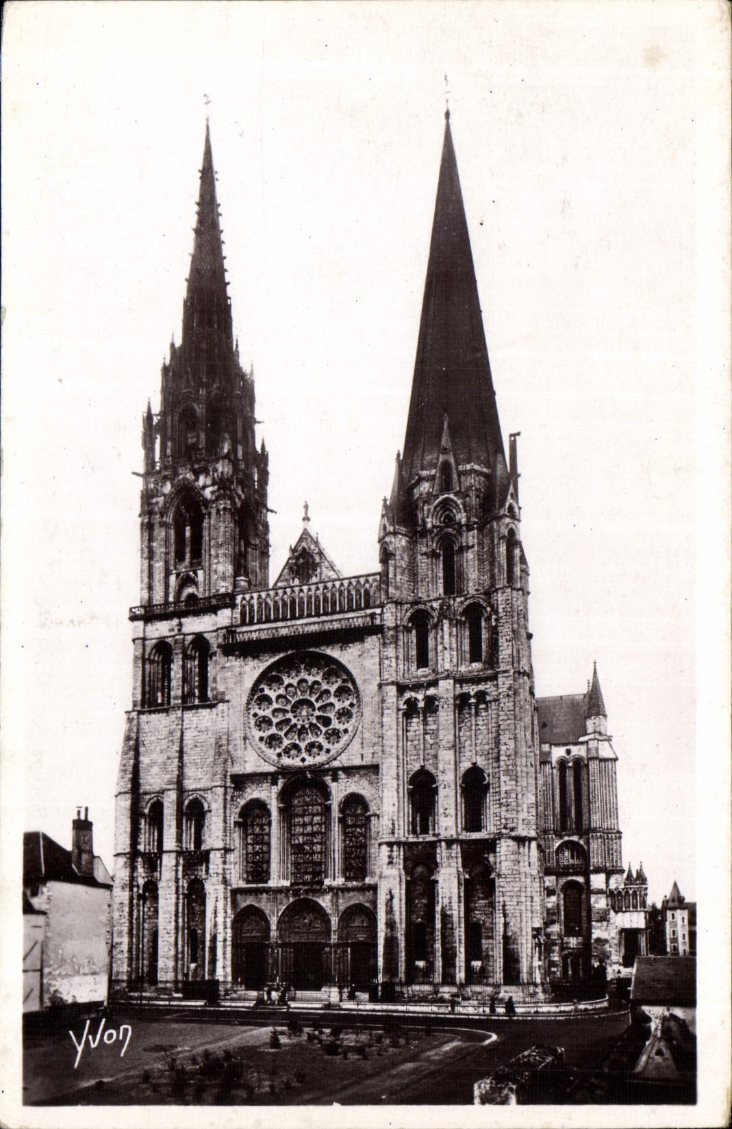 CPA Chartres La Cathedrale 