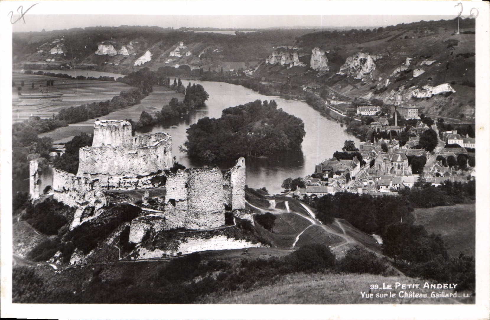 CPA Le Petit Andely Vue sur la Chateau Gaillard