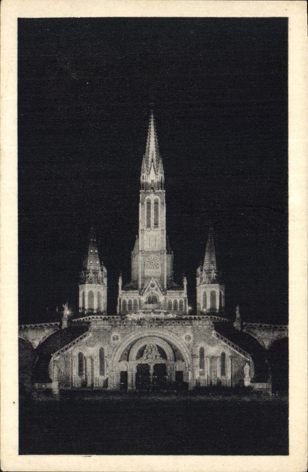 CPA Lourdes La Basilique de nuit 