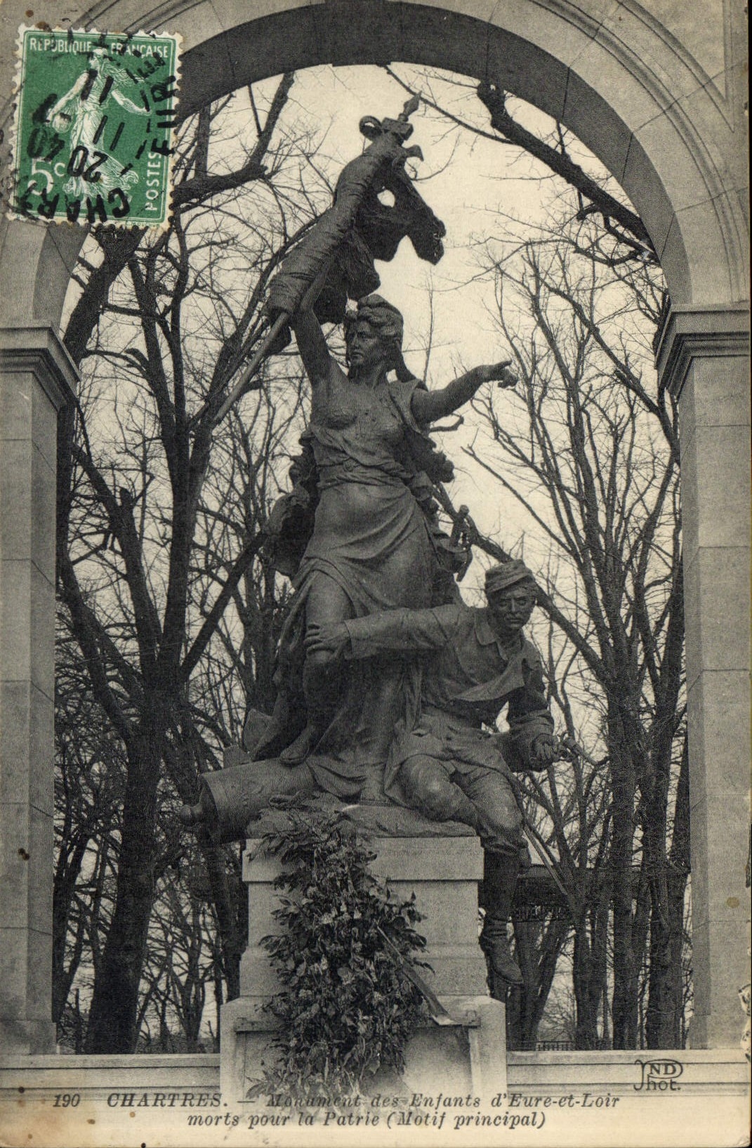 CPA Chartres Monument des Enfants d'Eure et Loir 