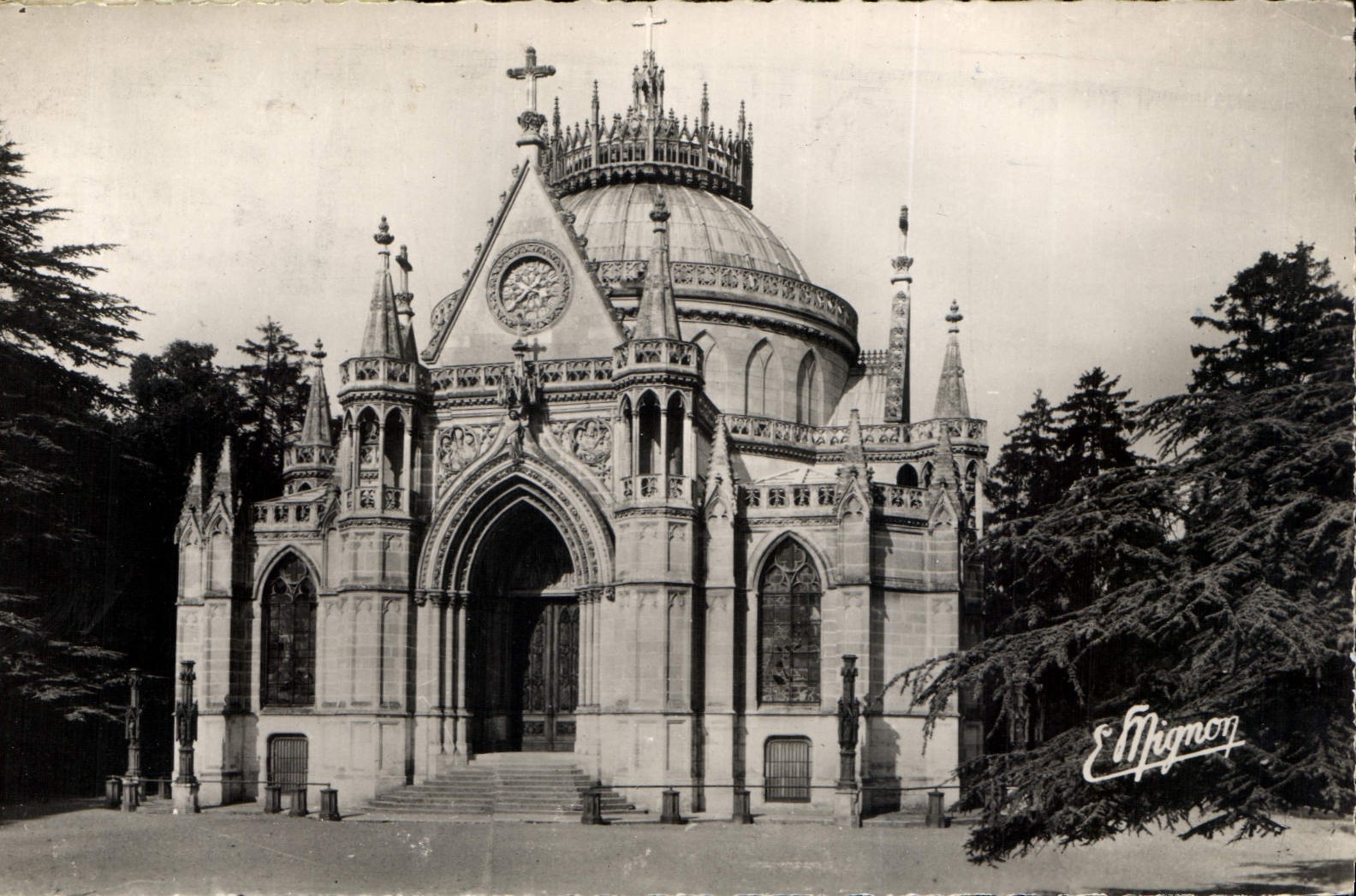 CPA Dreux E et L Chapelle Royale Saint Louis Sepulture de la Familie d'Orleans