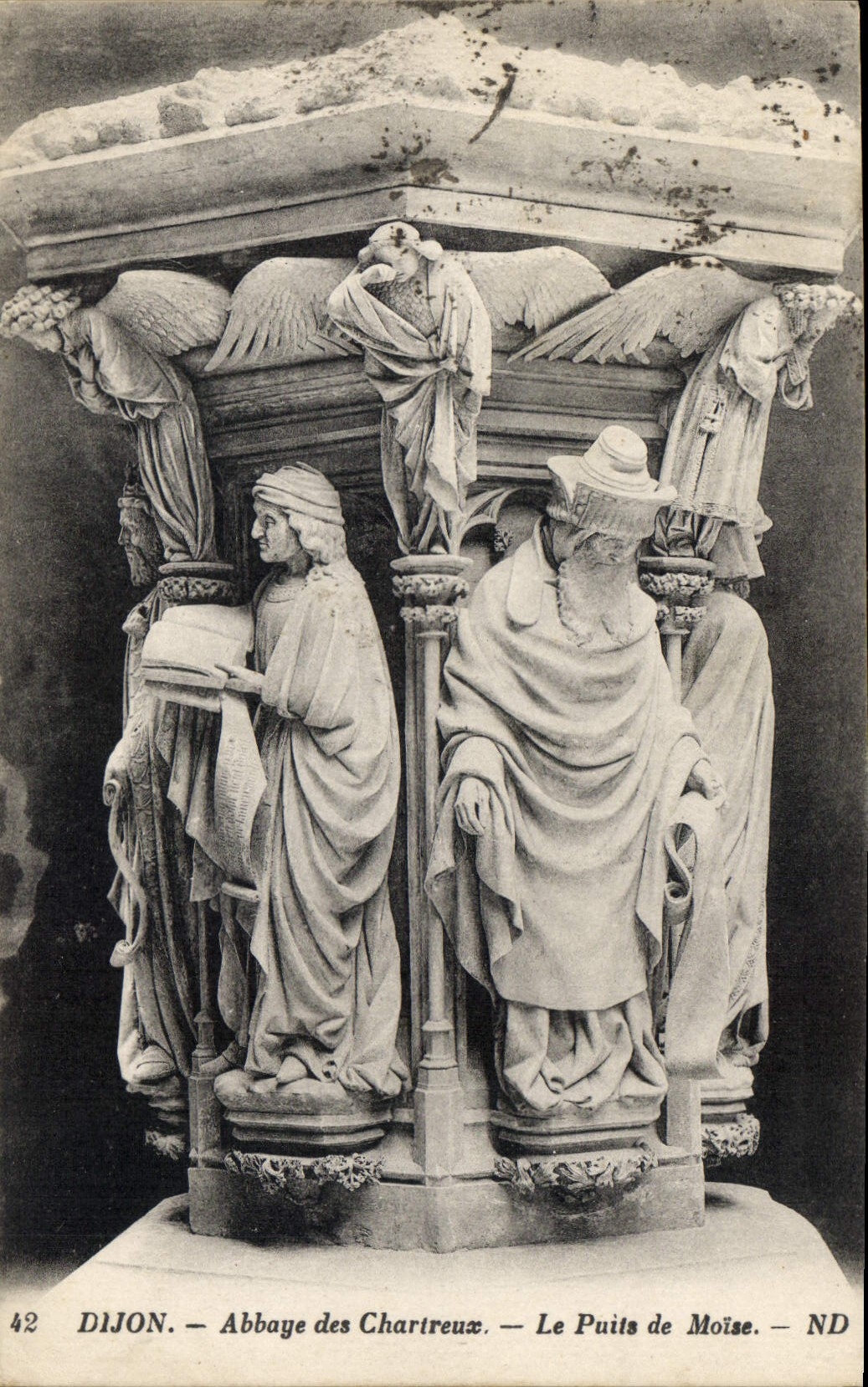 CPA Dijon Abbaye des Chartreux Le Puits de Moise 