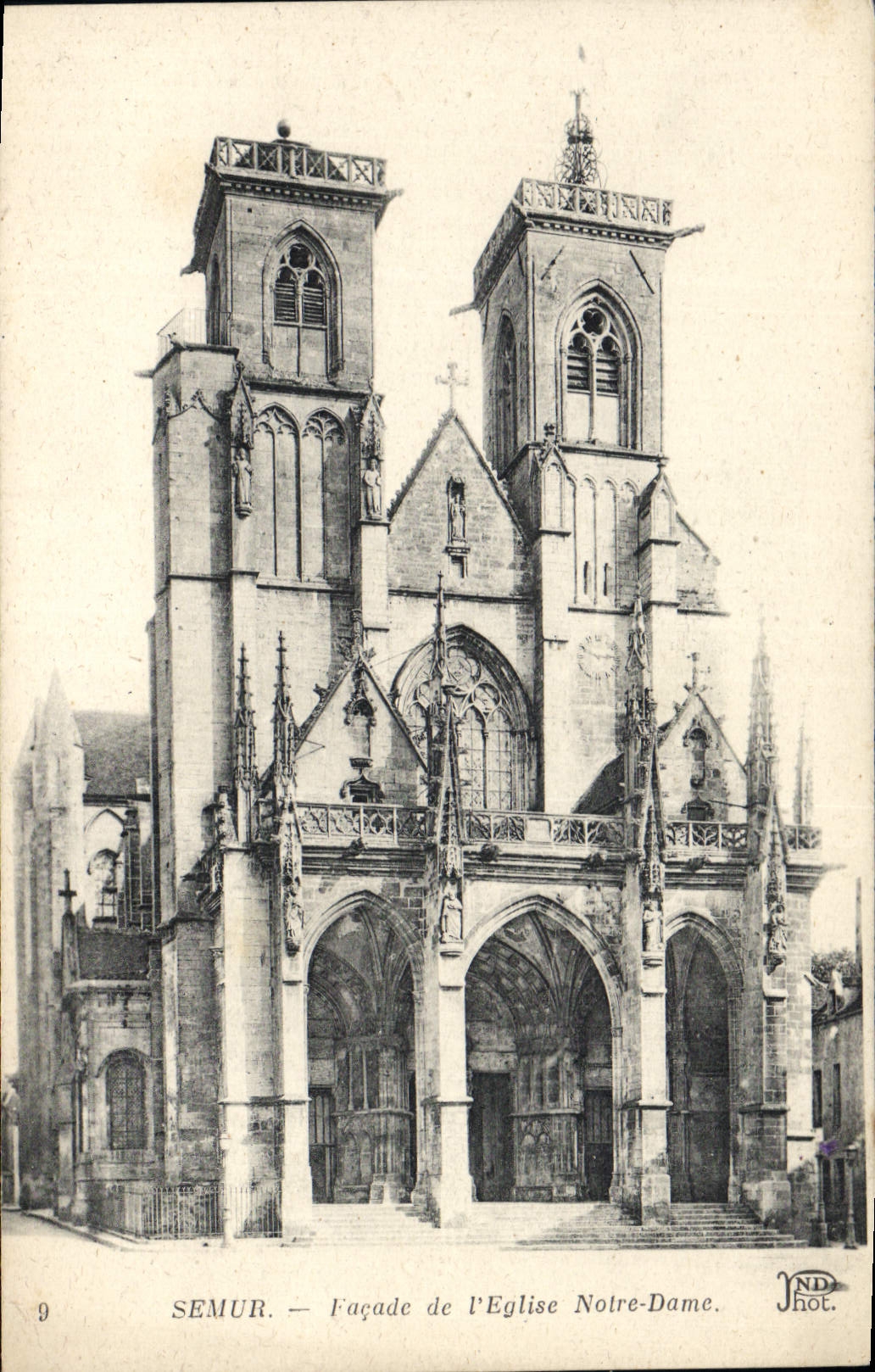 CPA Semur Facade de l'Eglise Notre Dame 
