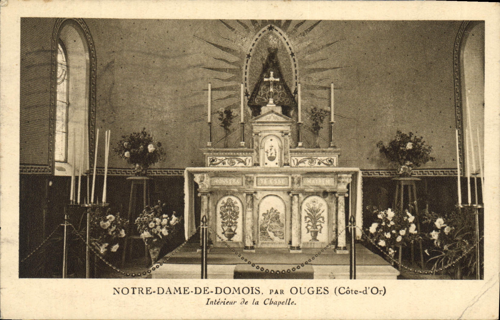 CPA Notre Dame de Domois par Ouges Cote d'Or Interieur de la Chapelle 