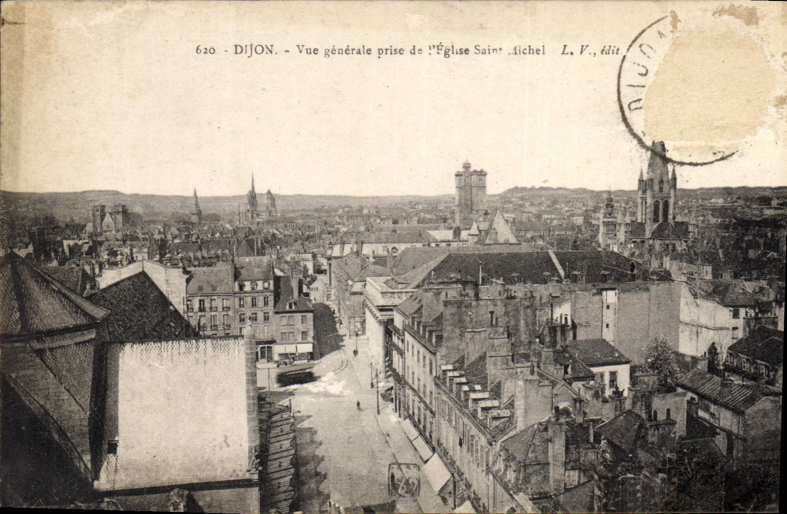 CPA Dijon Vue generale prise de l'Eglise Saint Michel 