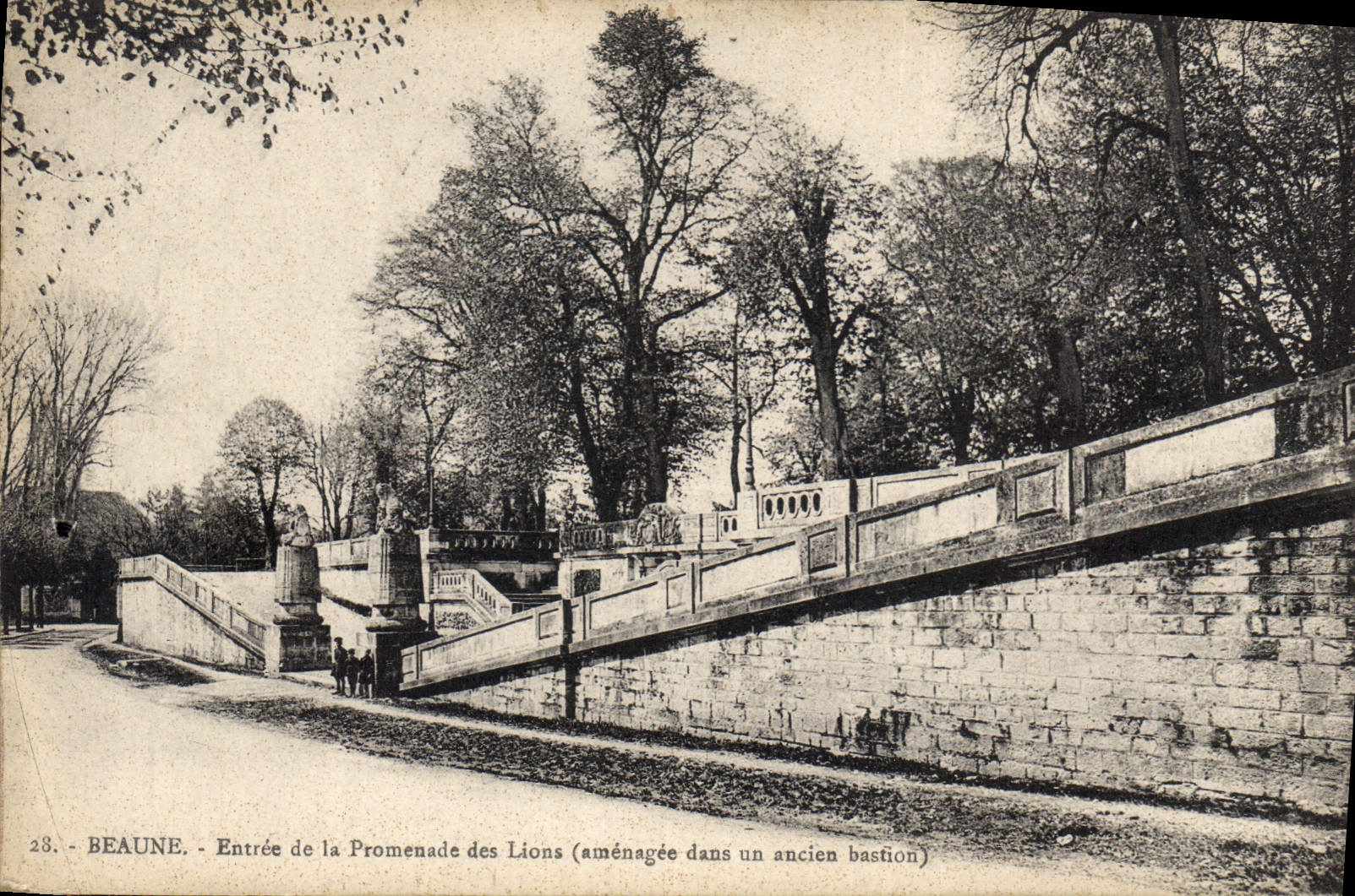 CPA Beaune Entree de la Promenade des Lions 