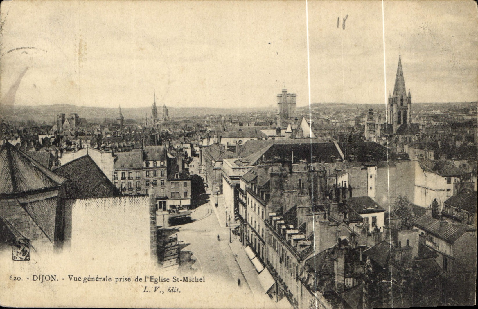 CPA Dijon Vue generale prise de l'Eglise St Michel 