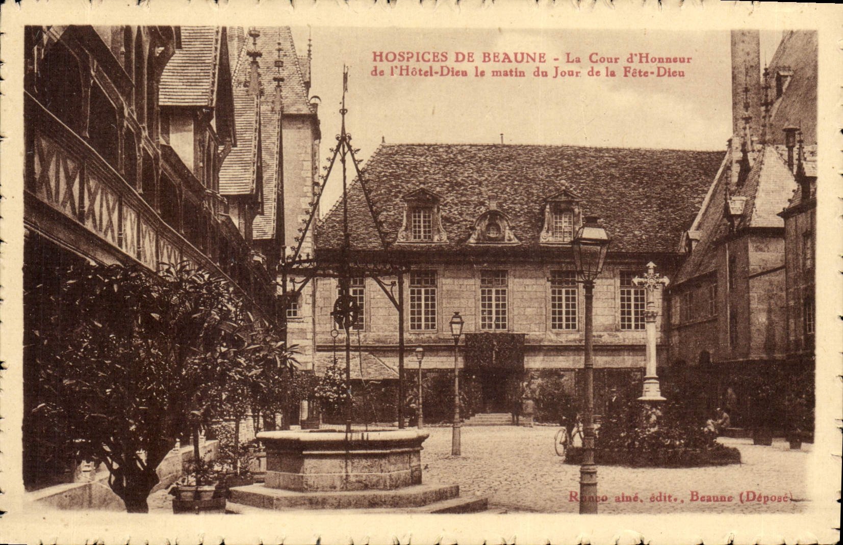 CPA Hospices de Beaune La Cour d'Honneur de l'Hotel Dieu 