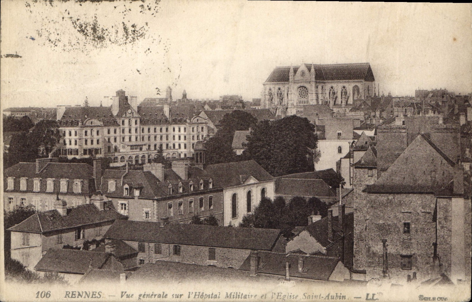 CPA Rennes Vue generale sur l'Hopital Militaire et l'Eglise Saint Aubin 