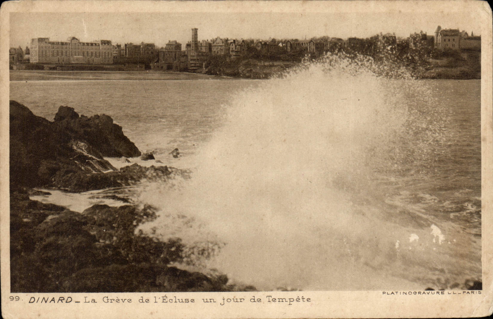 CPA Dinard La Greve de l'Ecluse un jour de Tempete 