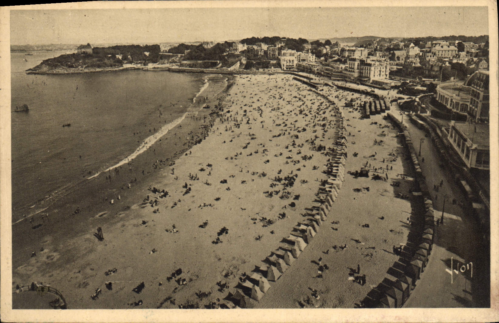 CPA Dinard Ille et Vilaine La plage et la pointe du Moulinet 