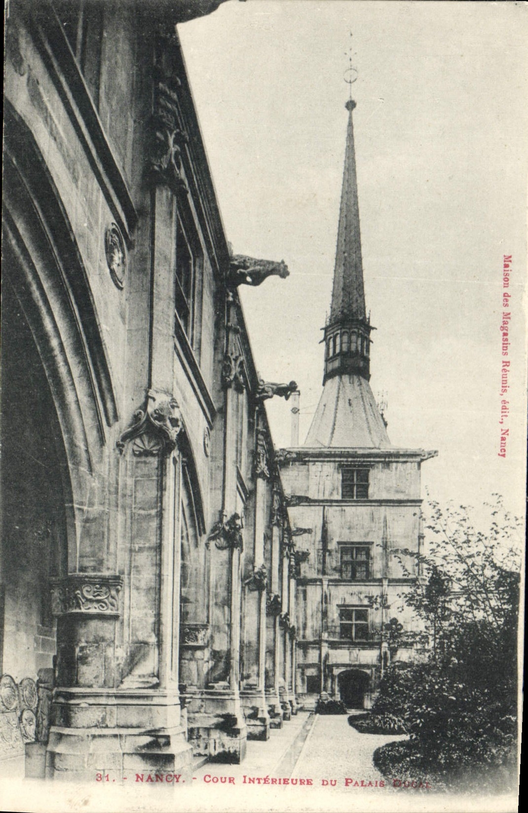 CPA Nancy Cour interieur du Palais Ducal 