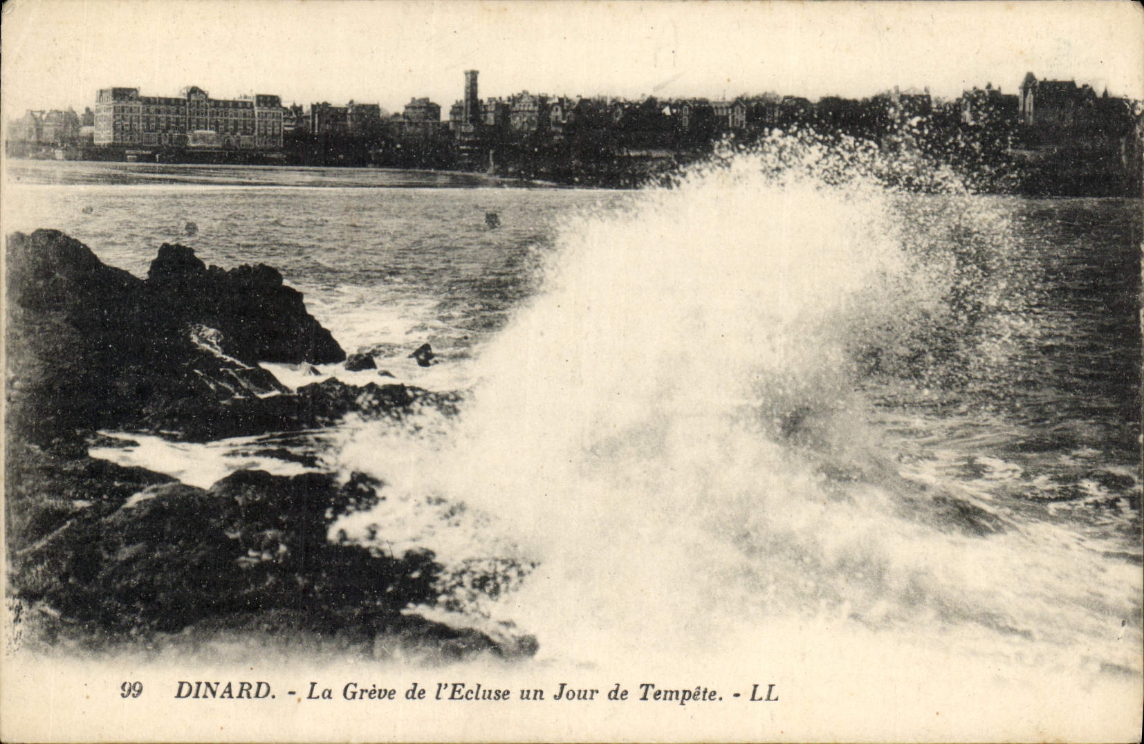 CPA Dinard La Greve de l'Ecluse un Jour de Tempete