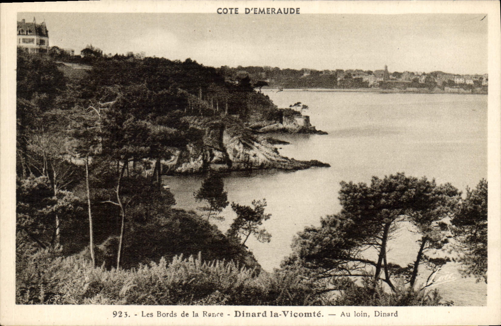CPA Les Bords de la Rance Dinard la Vicomte Au loin Dinard