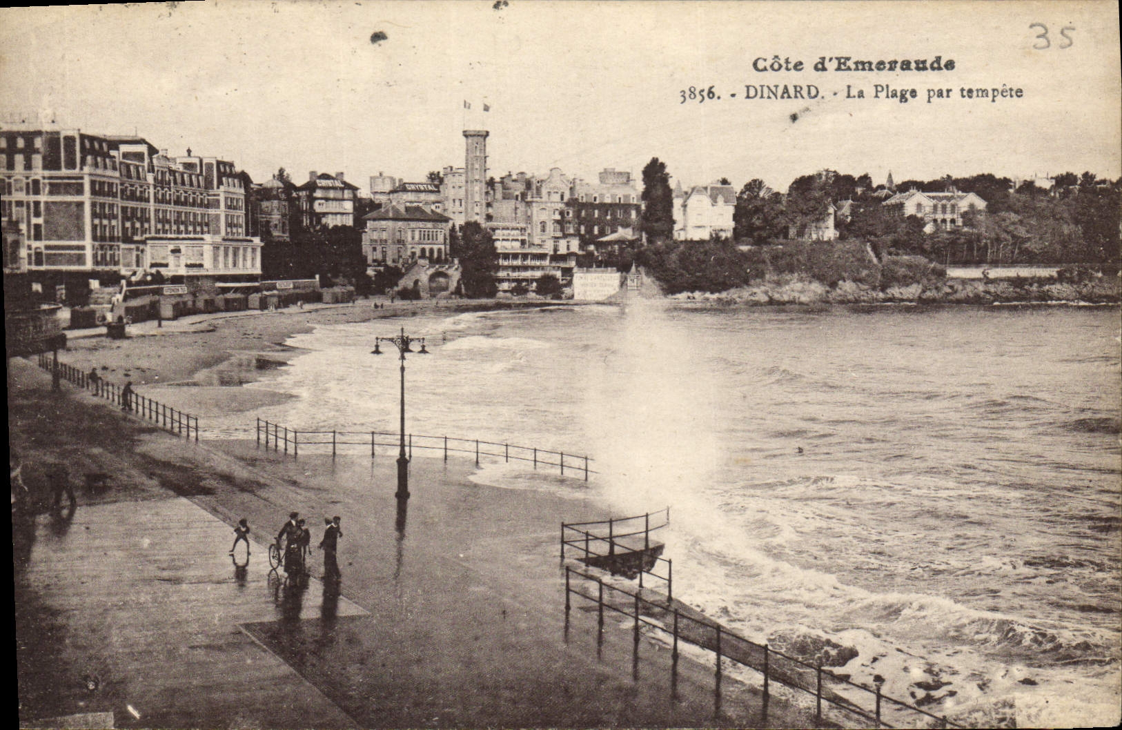 CPA Dinard La Plage par tempete 