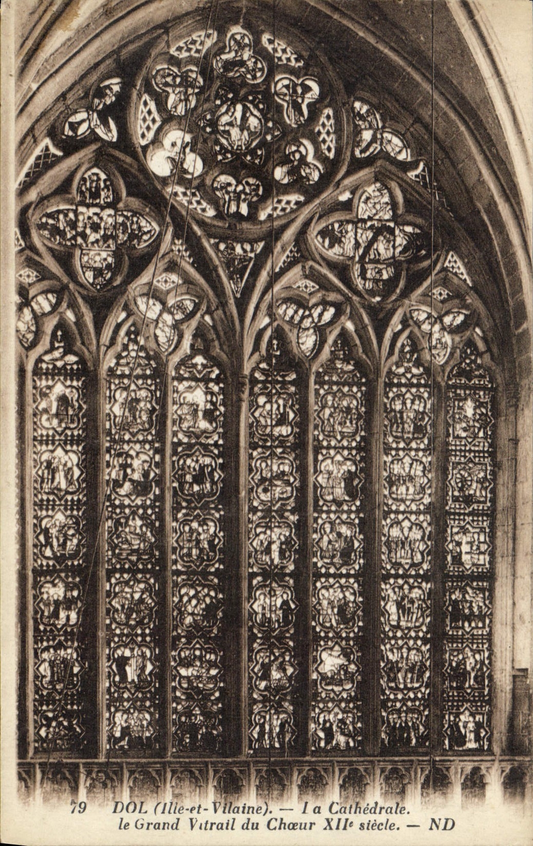CPA Dol Ille et Vilaine La Cathedrale le Grand Vitrail du Choeur