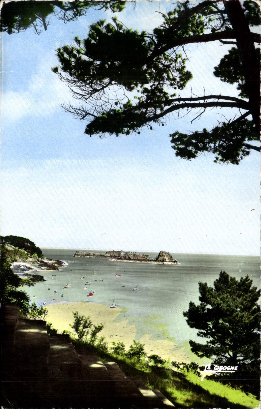CPA Cancale Ille et Vilaine La Plage et le fameaux rocher