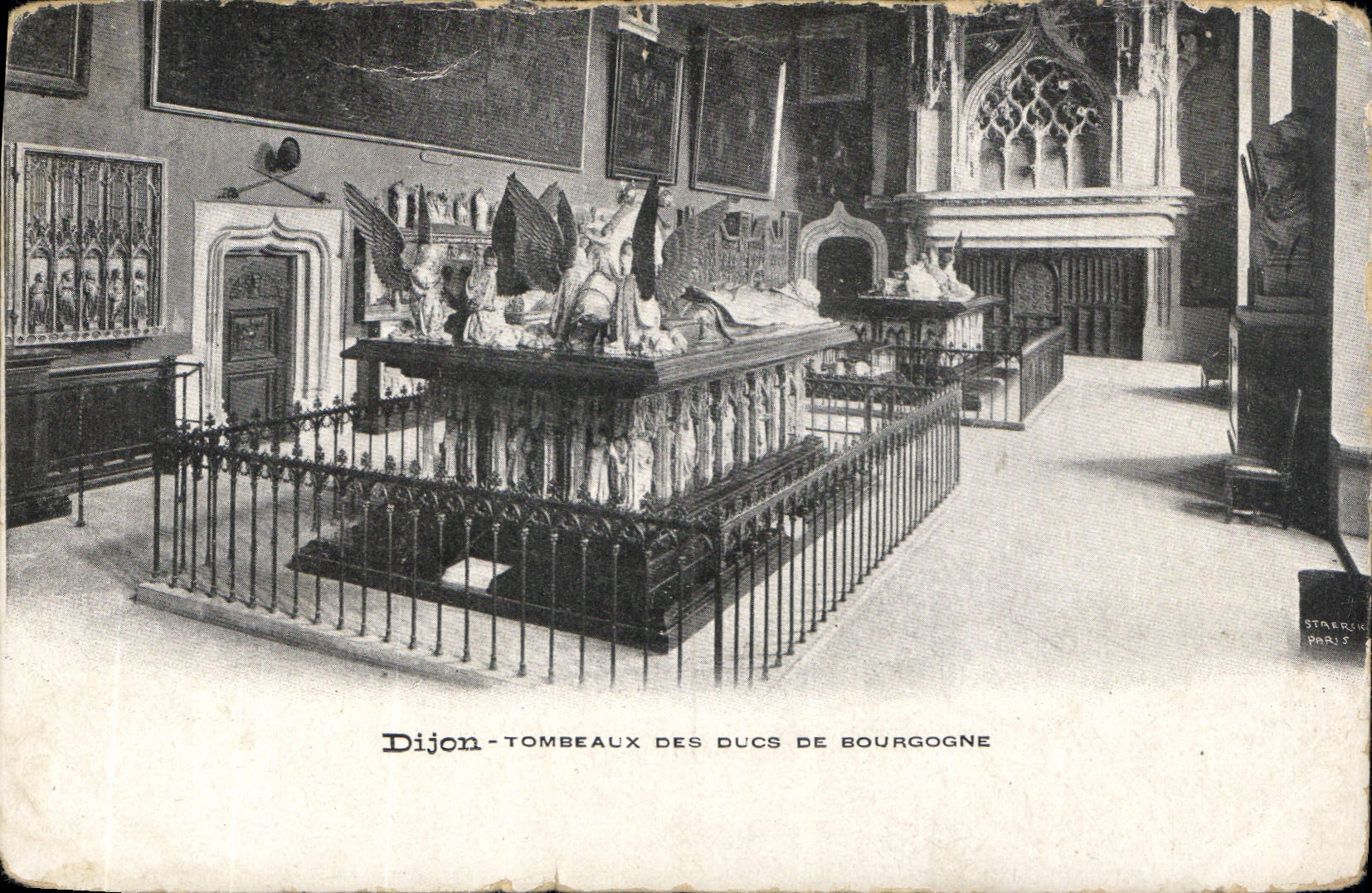 CPA Dijon Tombeaux des Ducs de Bourgogne 