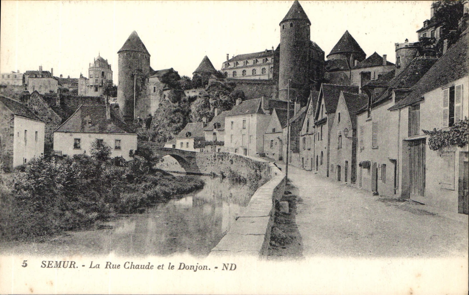CPA Semur La Rue Chaude et le Donjon 
