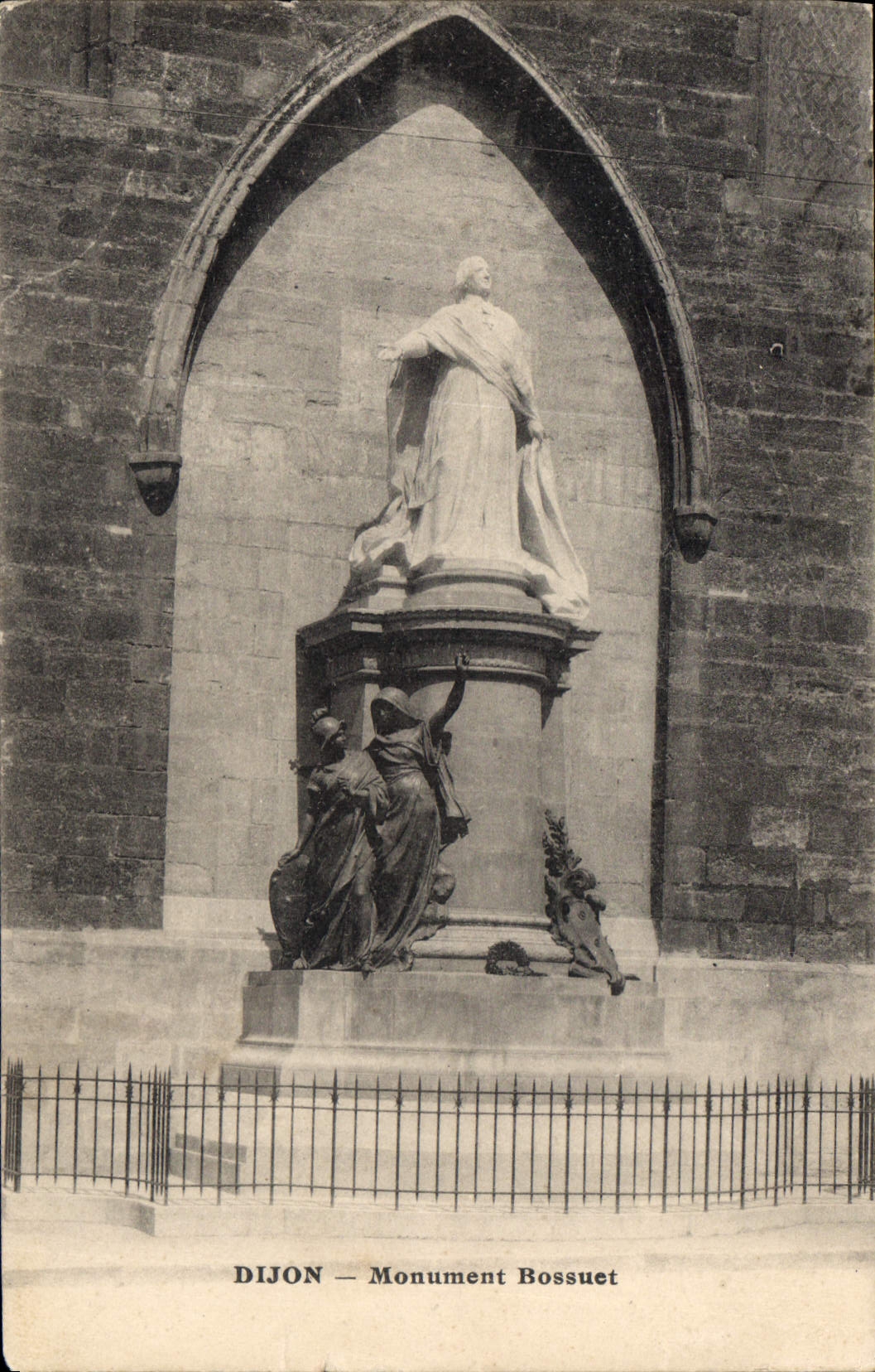 CPA Dijon Monument Bossuet 