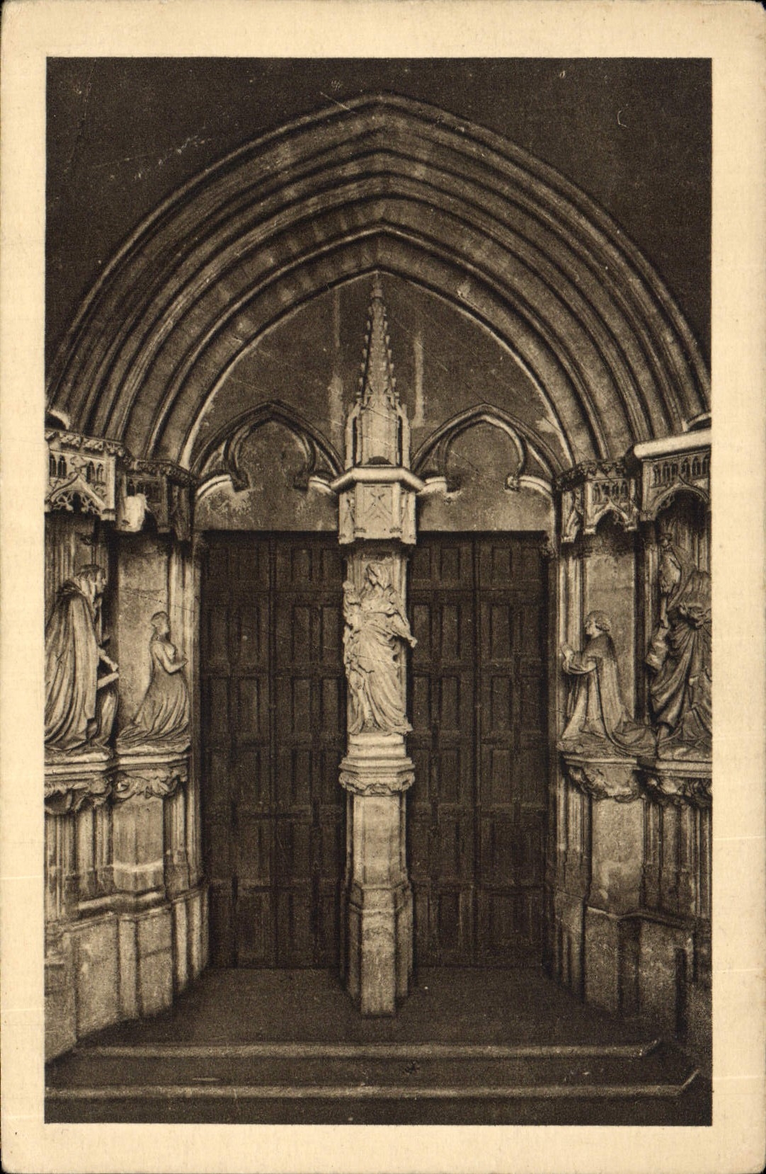 CPA Dijon Portail de la Chapelle de la Chartreuse 