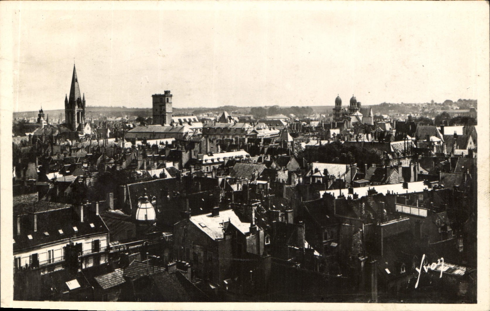 CPA Dijon Cote d'Or Vue generale prise de l'Eglise Saint Jean 