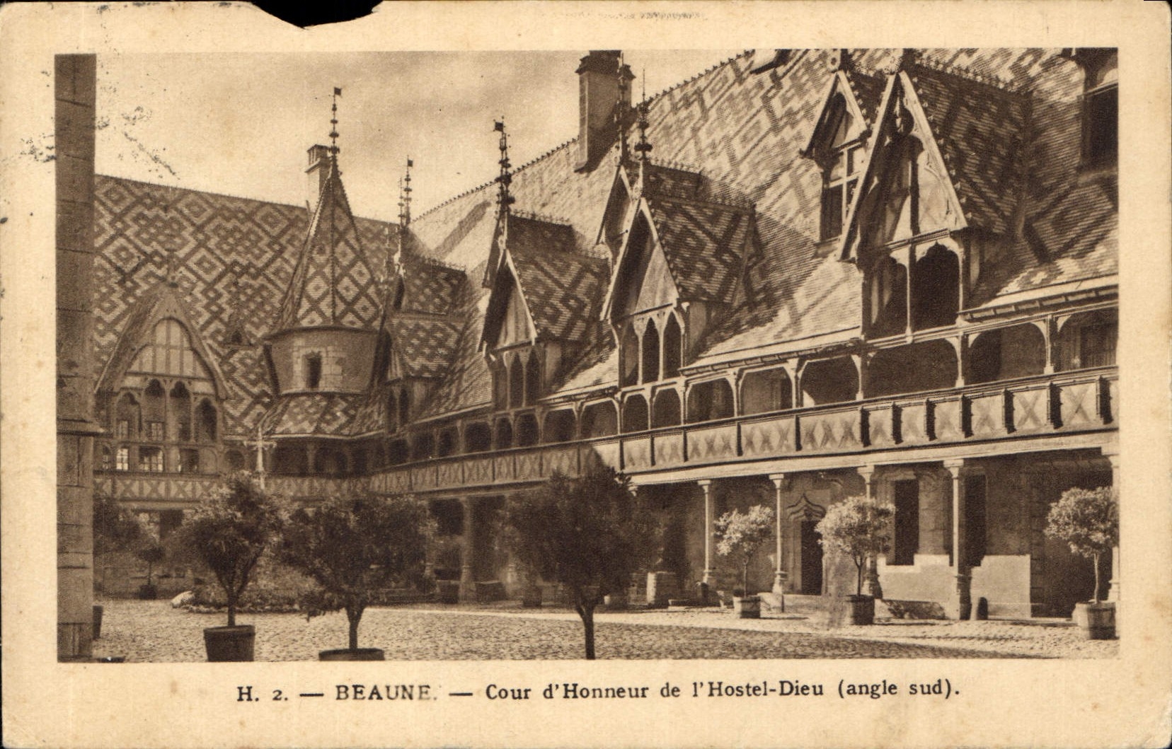 CPA Beaune Cour d'Honneur de l'Hostel Dieu 