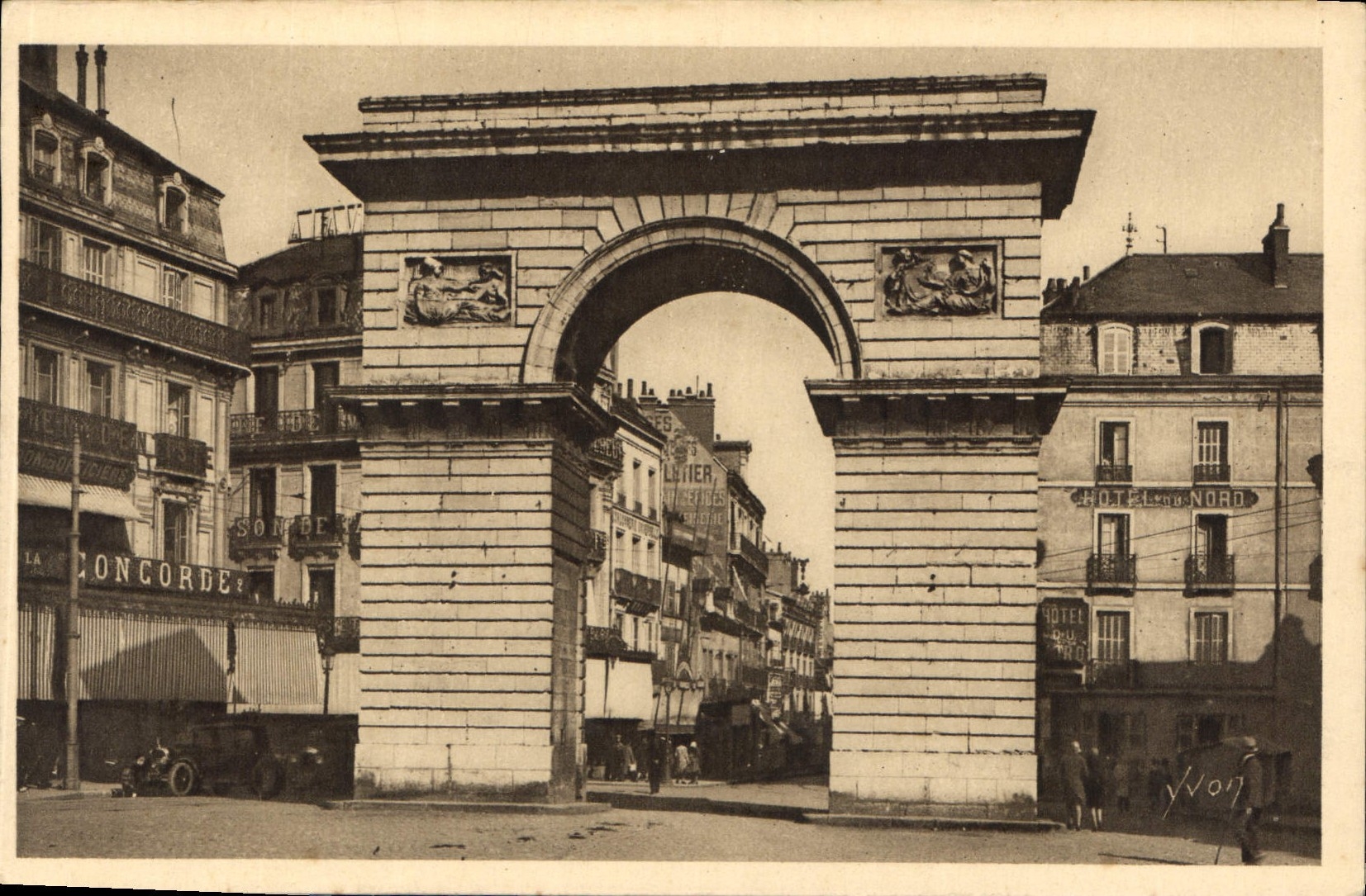 CPA Dijon Cote d'Or Porte Guillaume 