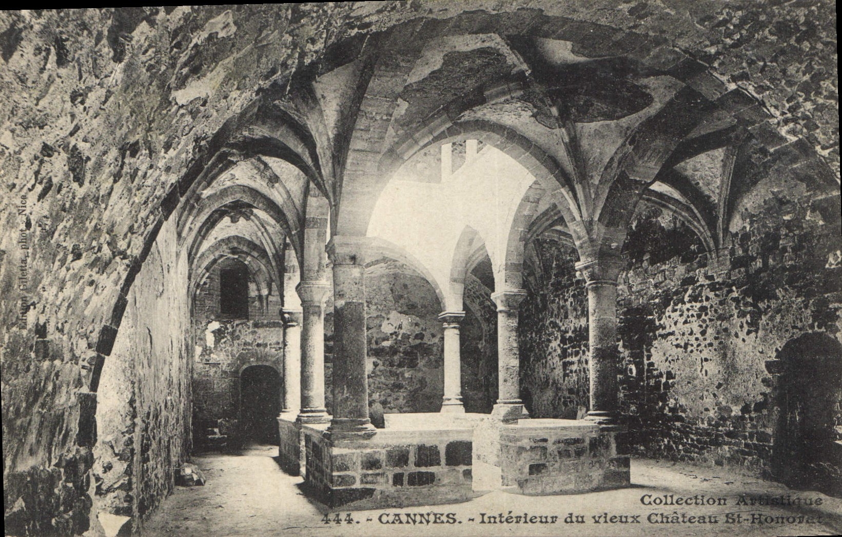 CPA Cannes Interieur du vieux Chateau St Honorat 