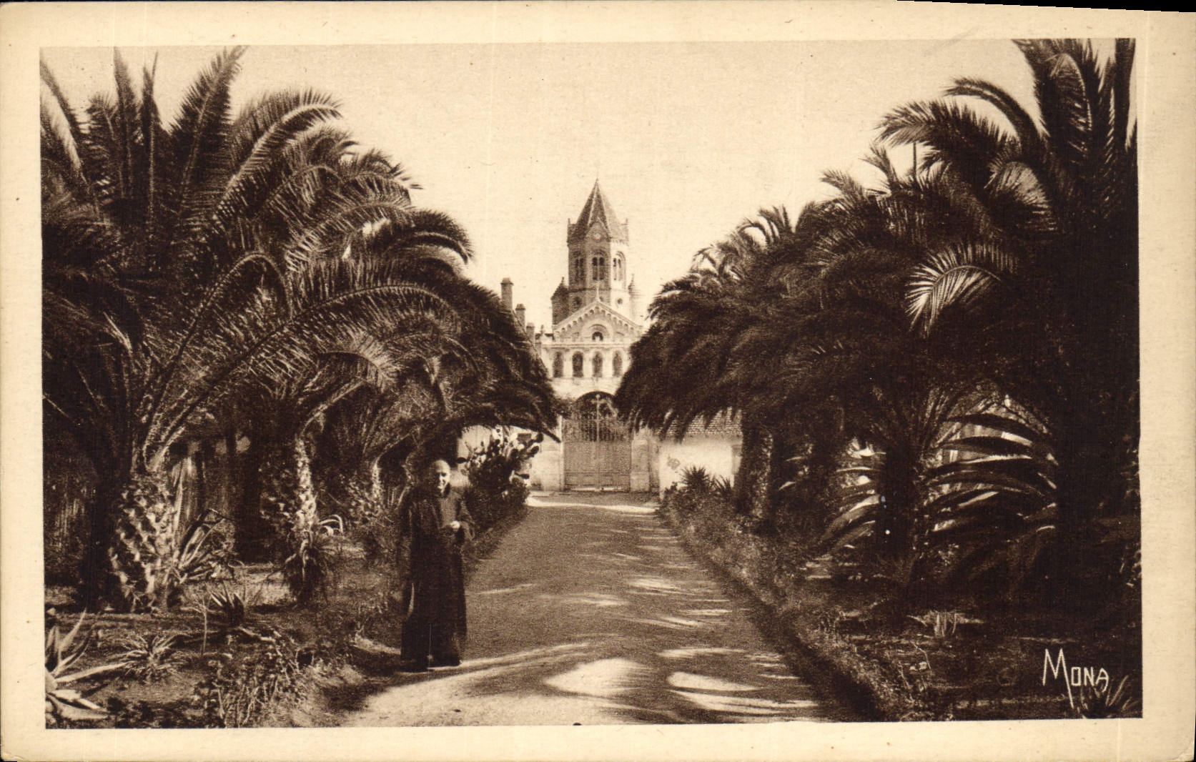 CPA Ile Saint Honorat Entree du monastere vue de l'exterieur