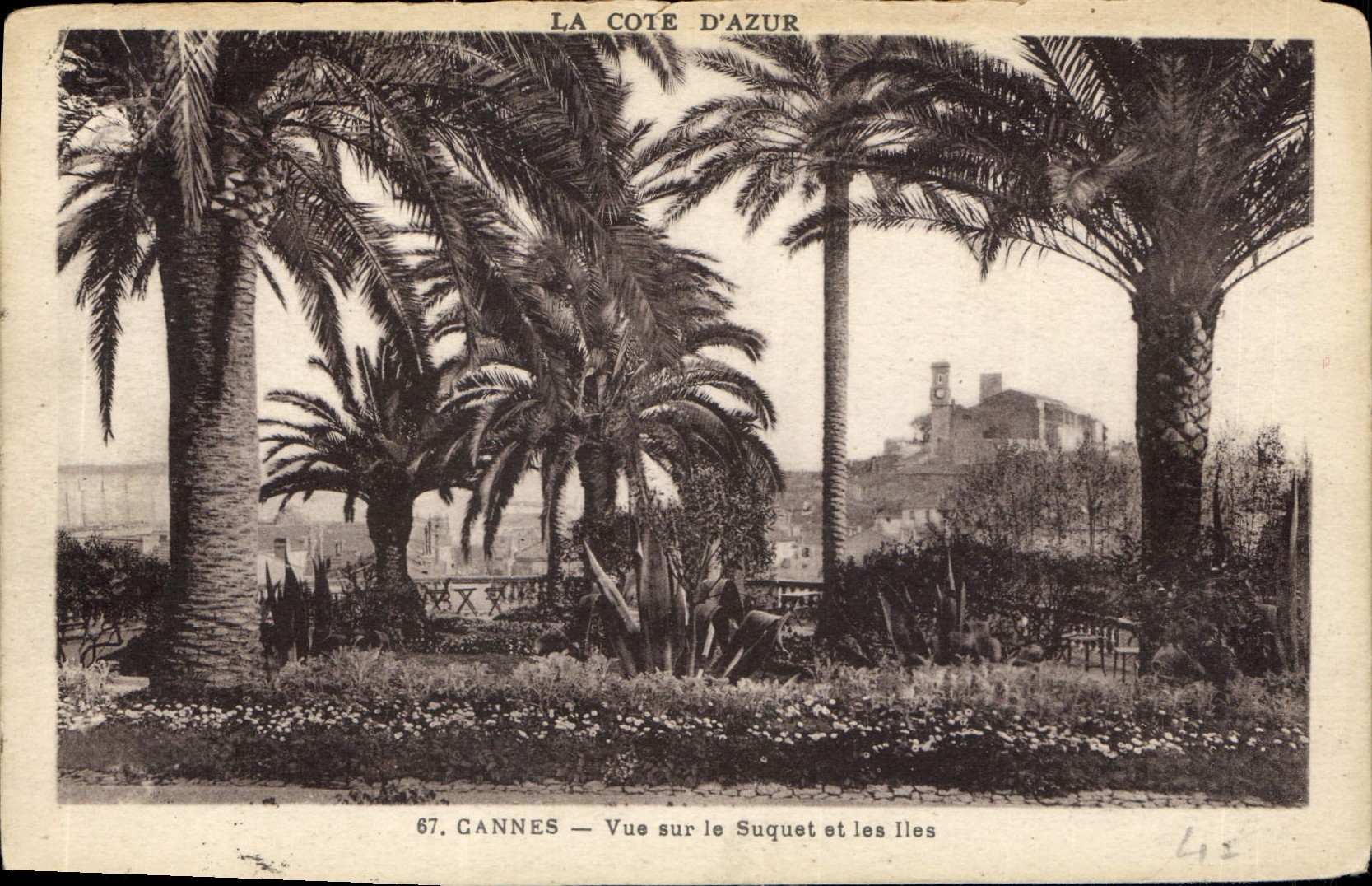 CPA Cannes Vue sur le Suquet et les Iles