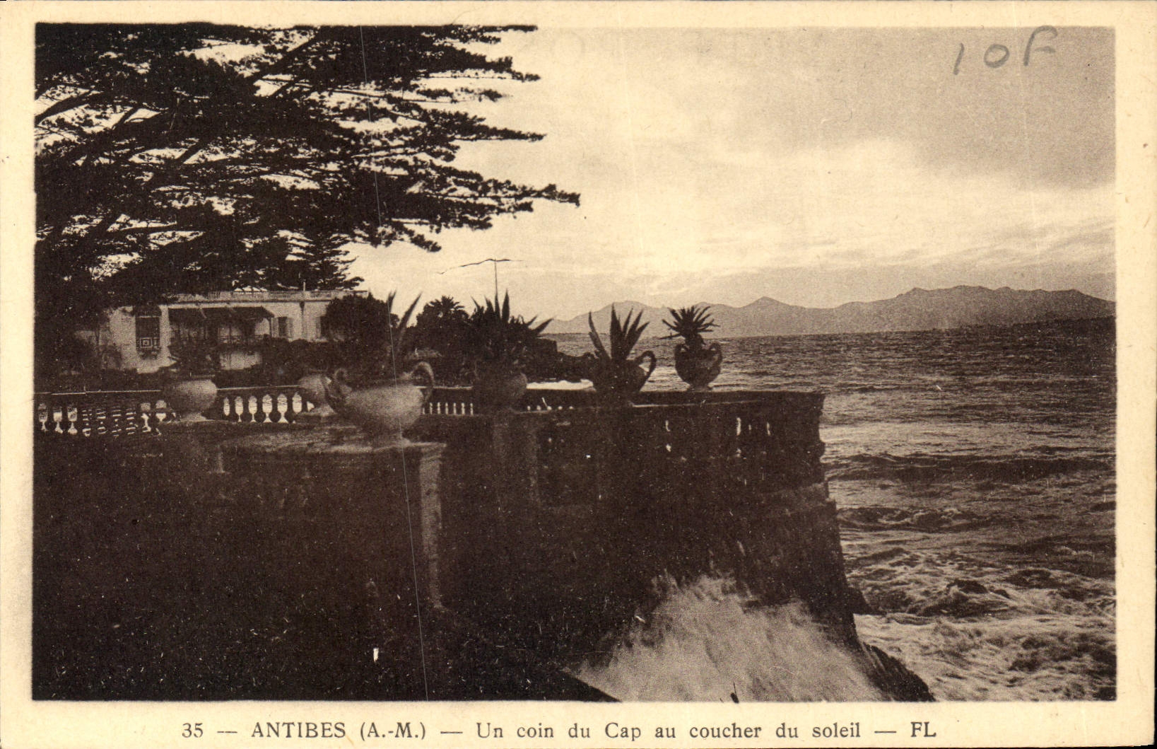 CPA Antibes AM Un coin du Cap au coucher du soleil 