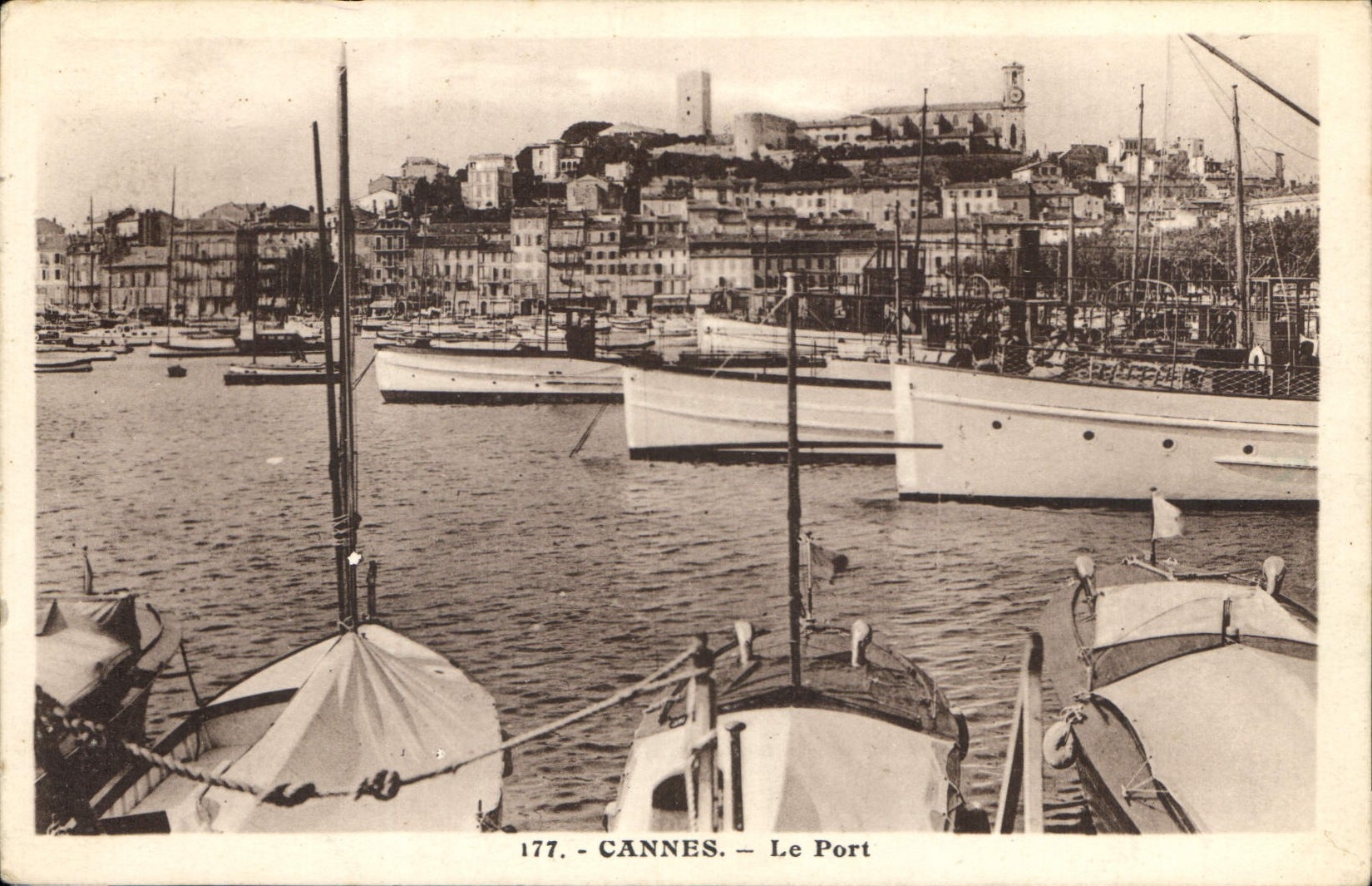 CPA Cannes Le Port Bateaux