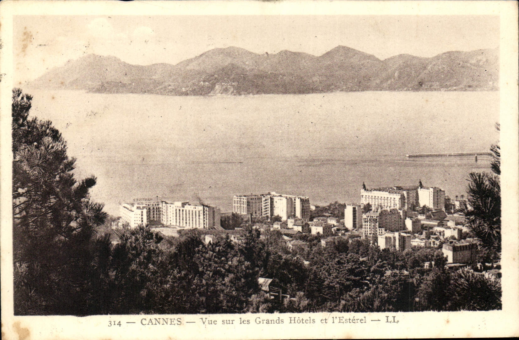 CPA Cannes Vue sur les Grands Hotels et l'Esterel 
